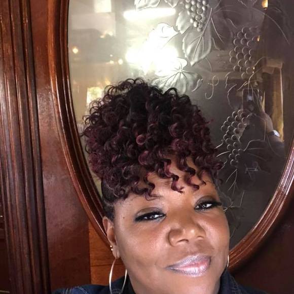 Meet your Posher, Pam - Picture 1 of 1